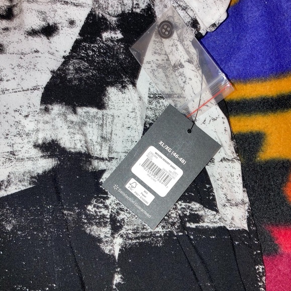 Thin Xl Short sleeve button down - Picture 3 of 4